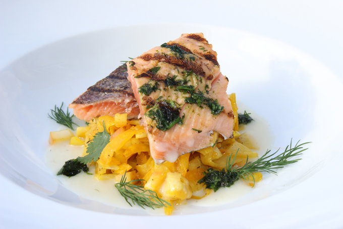 Lachsforelle mit Fenchel und Apfel (Mit Weber Wok) Lachsforelle mit Fenchel und Apfel (Mit Weber Wok)